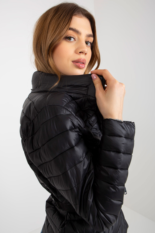 Melna pārejas stepēta jaka ar kapuci...