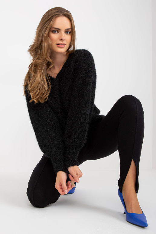 Melns pūkains klasisks džemperis ar...