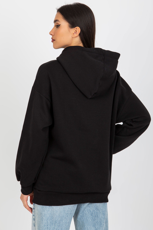 Melns sporta krekls ar burtu M