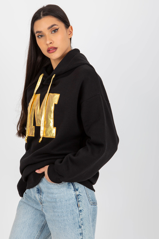 Melns sporta krekls ar burtu M