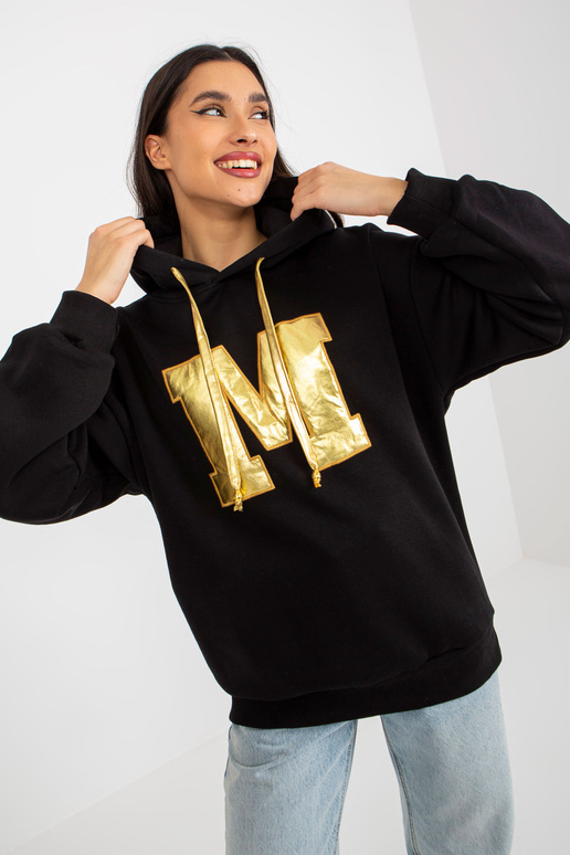 Melns sporta krekls ar burtu M