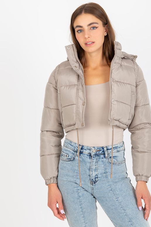 Tumši bēša īsa ziemas jaka ar... Tumši bēša īsa ziemas jaka ar...