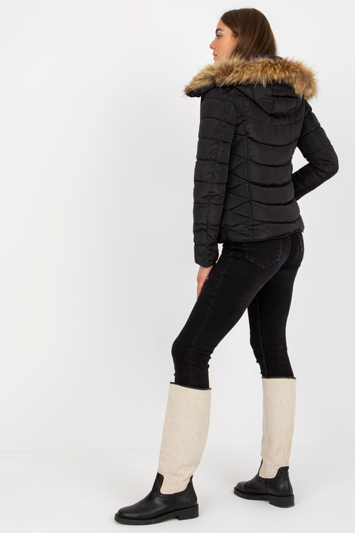 Melna stepēta pārejas jaka ar kapuci