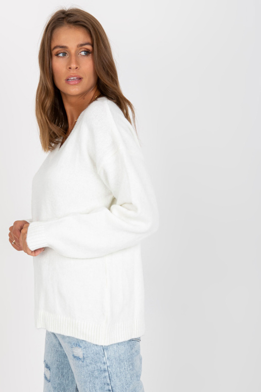 Ecru klasisks trikotāžas džemperis...