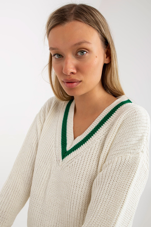 Balta V kakla trikotāžas minikleita...