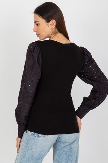 Melna rievota svinīga blūze...