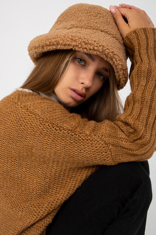 Lielizmēra kamieļu džemperis ar V...