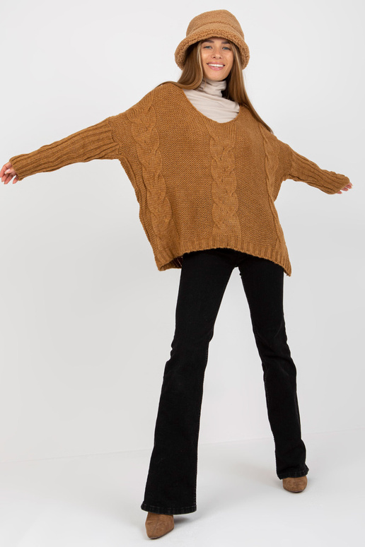 Lielizmēra kamieļu džemperis ar V...