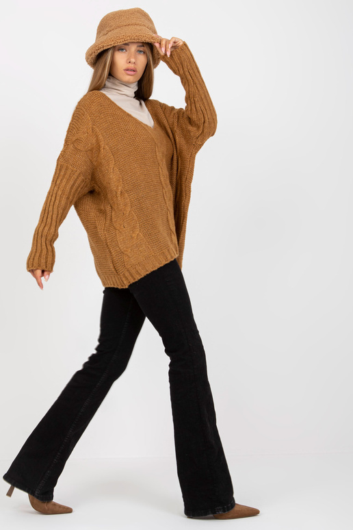 Lielizmēra kamieļu džemperis ar V...