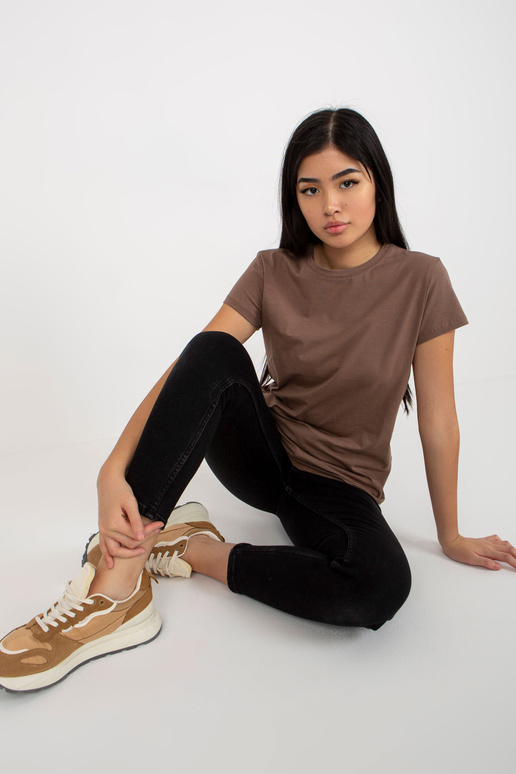 Brūns klasisks pamata T-krekls no...