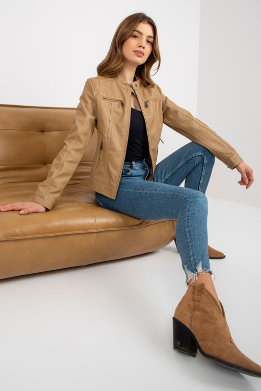 Viegla kamieļu eko-ādas bikerjaka ar...