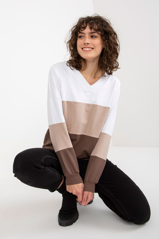 Balts un brūns pamata sporta krekls...