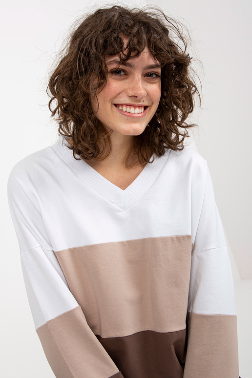 Balts un brūns pamata sporta krekls...