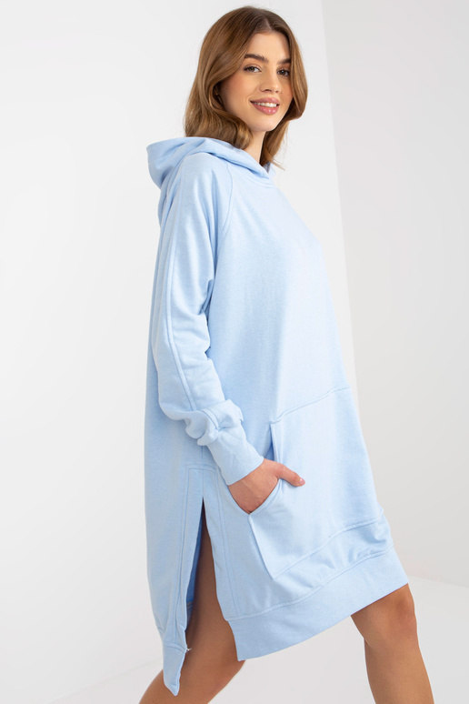 Gaiši zila pamata sporta kreklkleita...