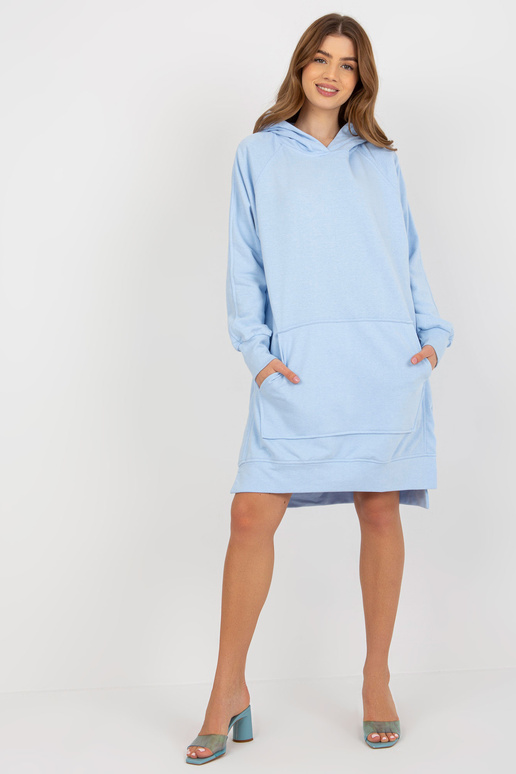 Gaiši zila pamata sporta kreklkleita...