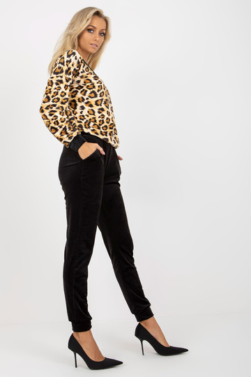 Beige un schwarzes...