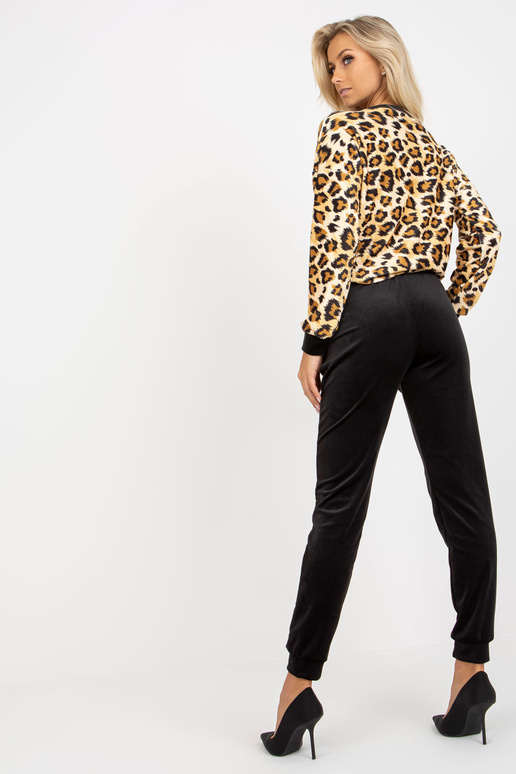 Beige un schwarzes Velours-Set ar...