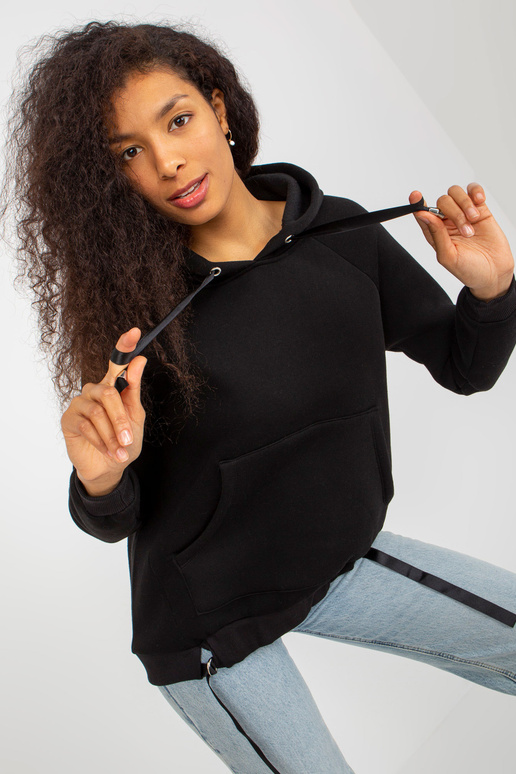 Melns ķengura džemperis ar kapuci OCH...