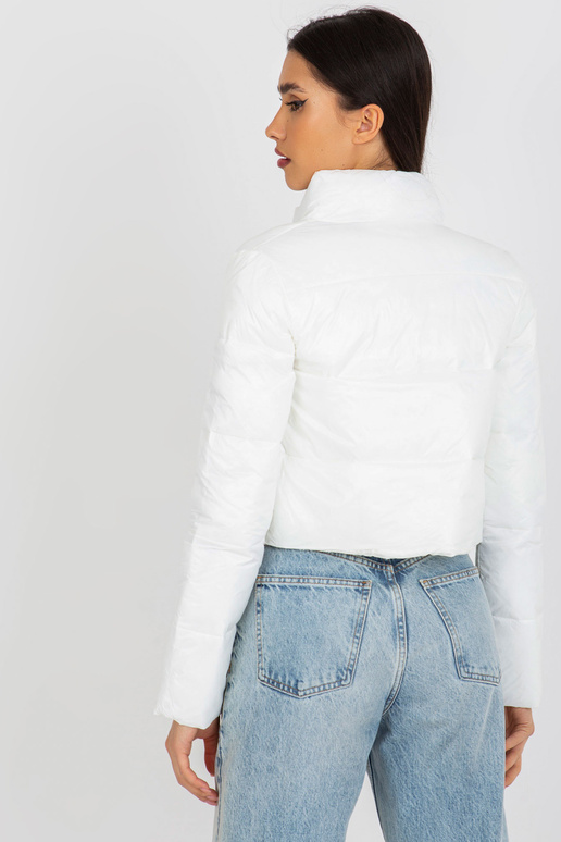 Ecru īsa pārejas stepēta jaka ar kabatām