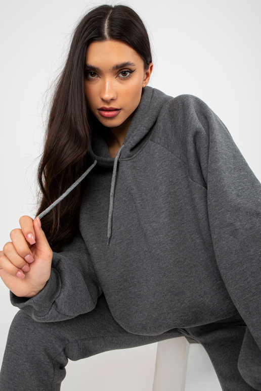 Tumši pelēka sporta krekla pamata...