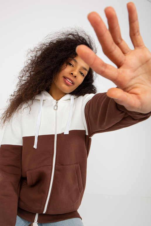 Ekrbrūns džemperis pamata kapuci