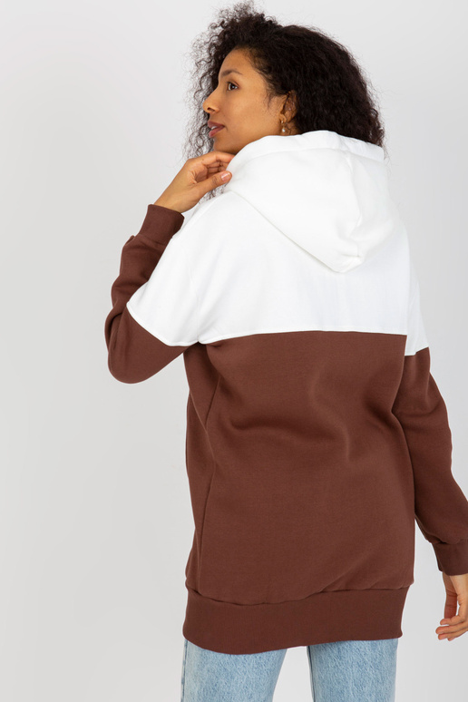 Ekrbrūns džemperis pamata kapuci