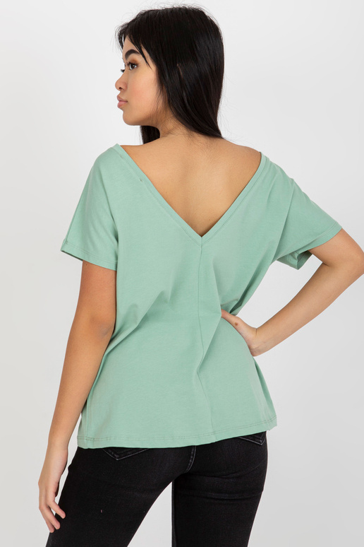Pistāciju pamata t-krekls ar kaklu... Pistāciju pamata t-krekls ar kaklu...