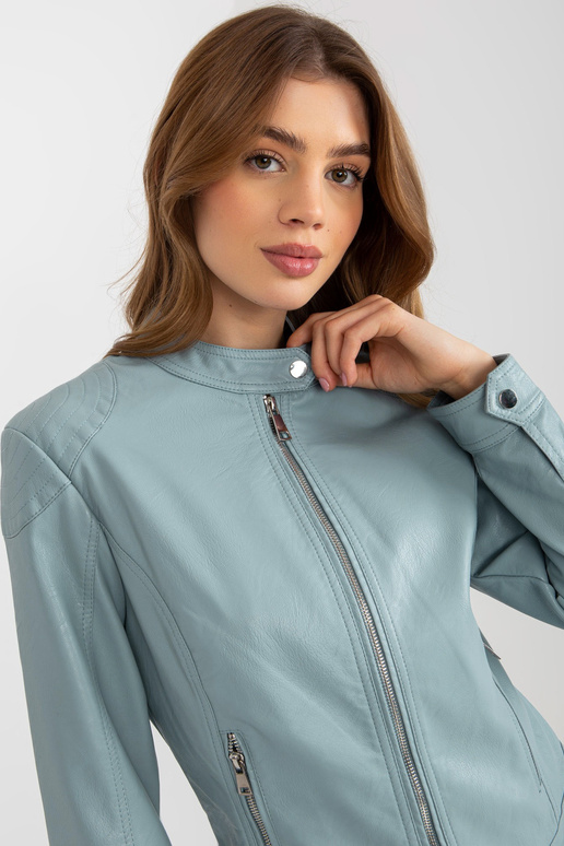 Gaiši zila eko-ādas bikerjaka ar oderi