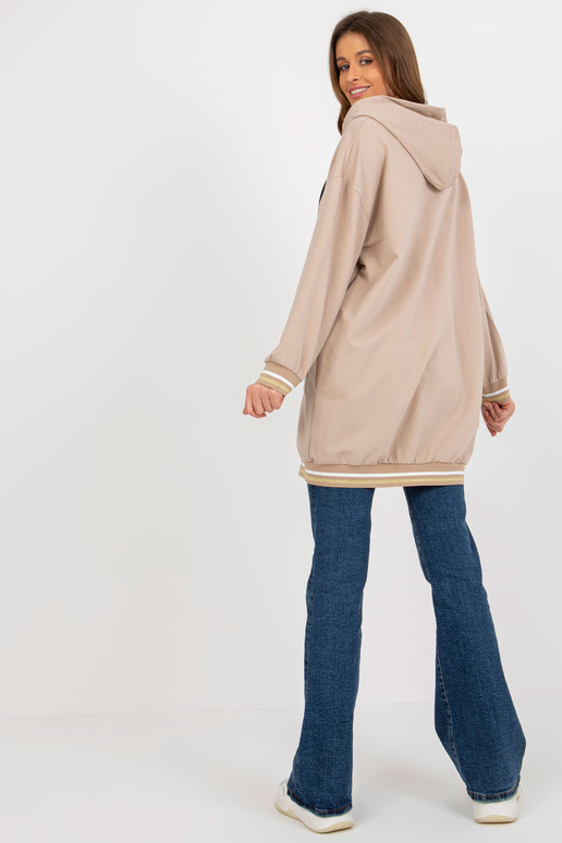 Bēšs garš džemperis ar kapuci un kabatām Bēšs garš džemperis ar kapuci un kabatām