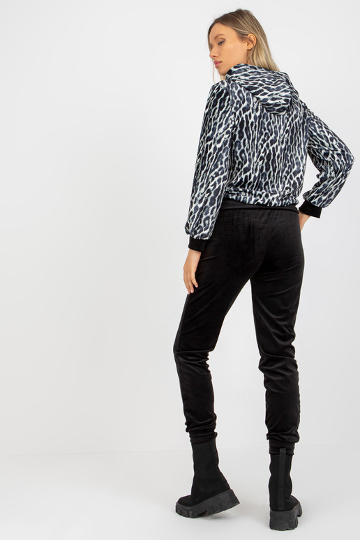 Balts un melns velūra komplekts ar...