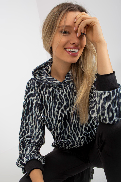 Balts un melns velūra komplekts ar...