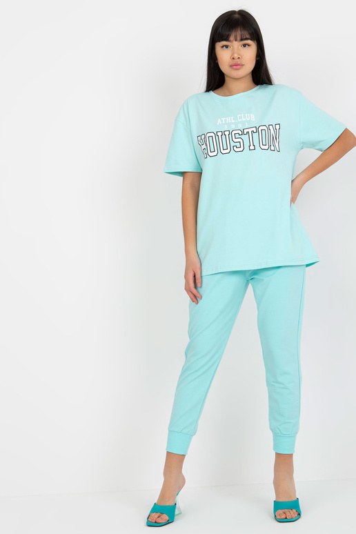 Piparmētru brīvs t-krekls ar uzrakstu