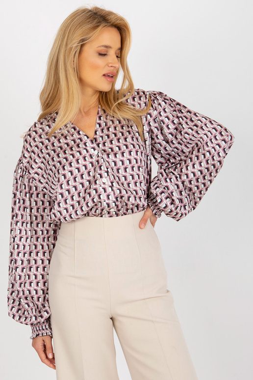 Balts un netīri rozā krekls ar...