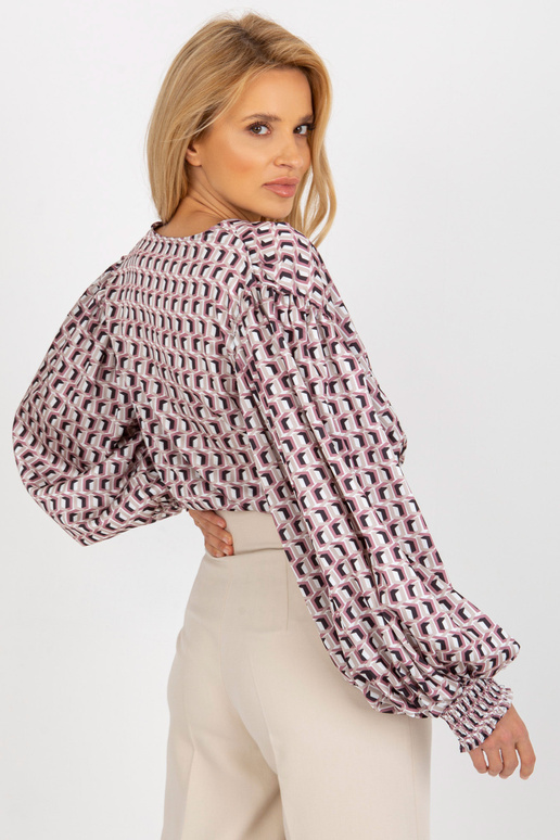 Balts un netīri rozā krekls ar...