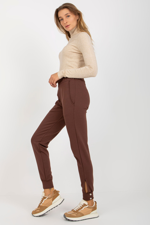 Brūnas treniņbikses ar spiedpogām... Brūnas treniņbikses ar spiedpogām...