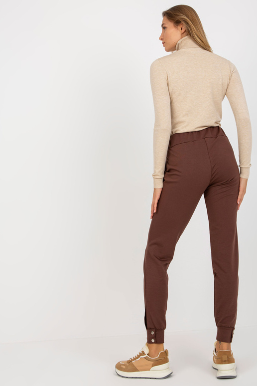 Brūnas treniņbikses ar spiedpogām... Brūnas treniņbikses ar spiedpogām...