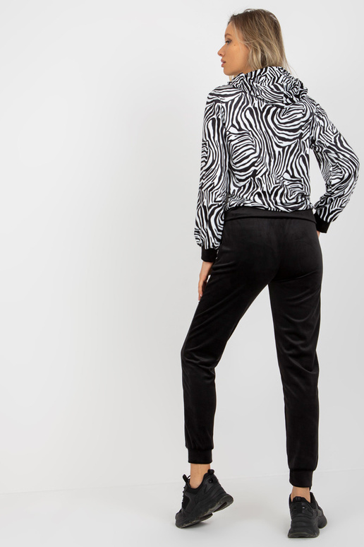 Balts un melns velūra komplekts ar...