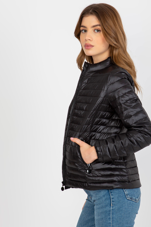 Melna pārejas stepēta jaka ar šuvēm