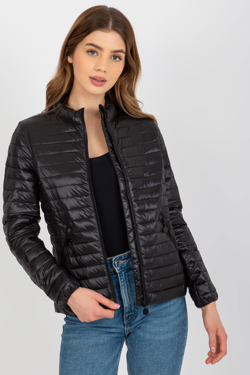 Melna pārejas stepēta jaka ar šuvēm