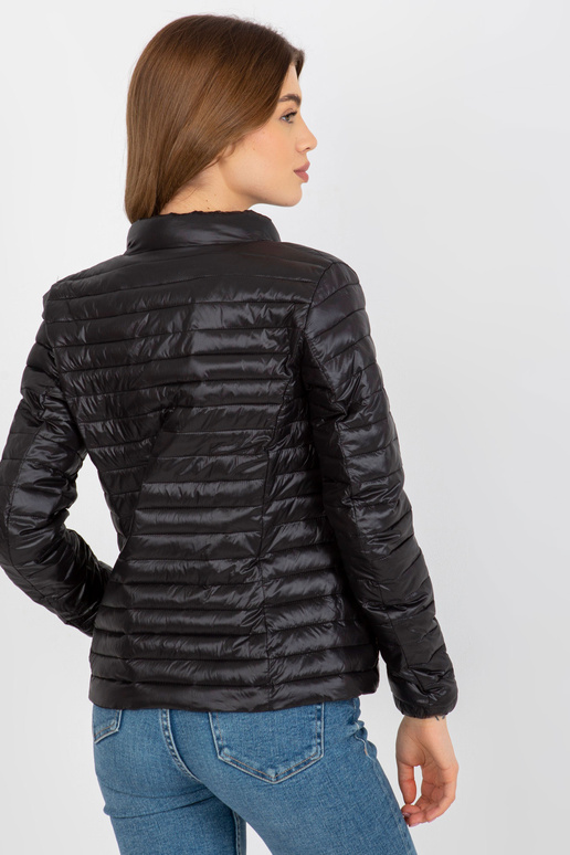 Melna pārejas stepēta jaka ar šuvēm