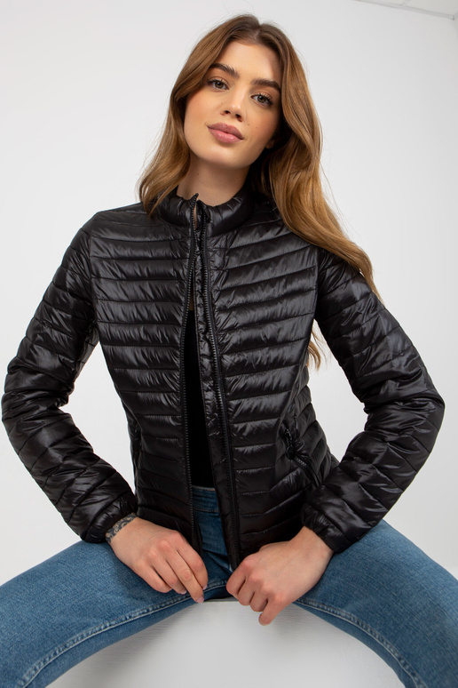 Melna pārejas stepēta jaka ar šuvēm