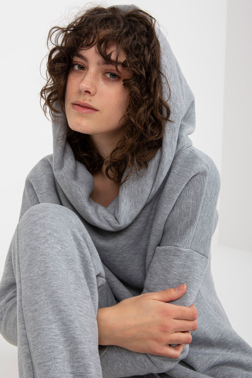 Pelēks sporta krekla pamatkomplekts...