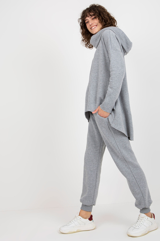 Pelēks sporta krekla pamatkomplekts...