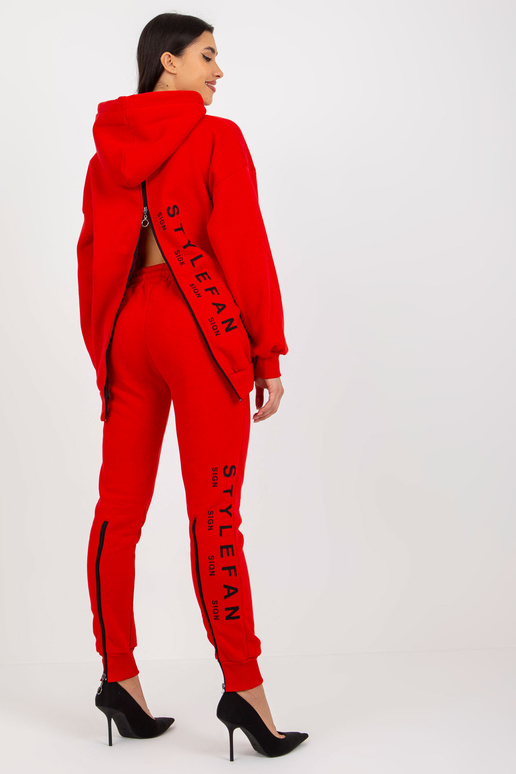 Sarkans sieviešu sporta tērpa...