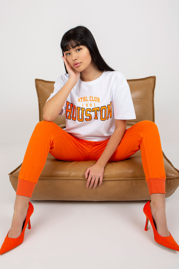 Balts T-krekls ar brīvu...