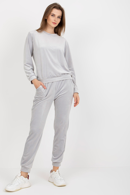 Gaiši pelēks velūra komplekts ar...