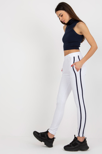 Baltas pamata treniņbikses... 2