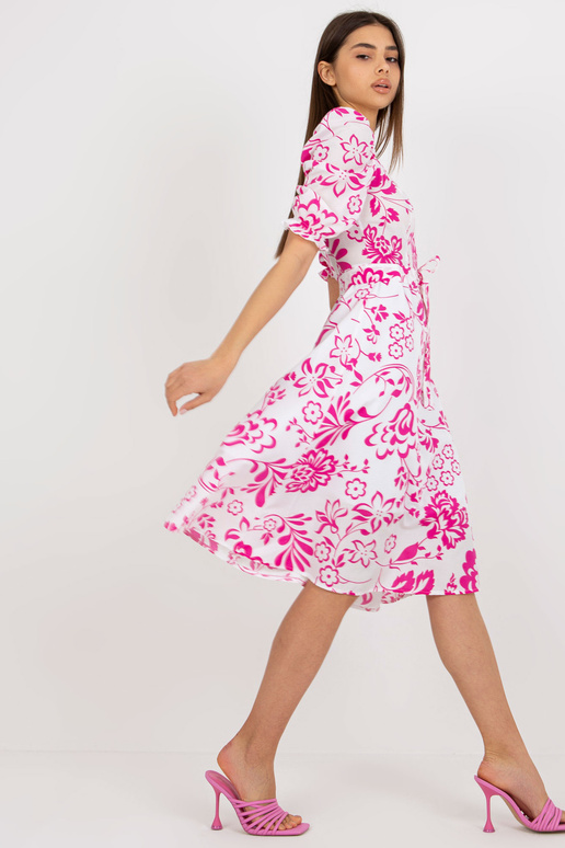 Balta un fuksijas krāsas kleita ar jostu