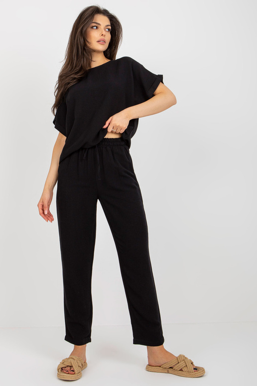 Melns vasaras komplekts ar blūzi un... Melns vasaras komplekts ar blūzi un...