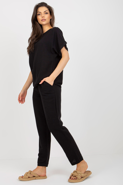 Melns vasaras komplekts ar blūzi un... Melns vasaras komplekts ar blūzi un...